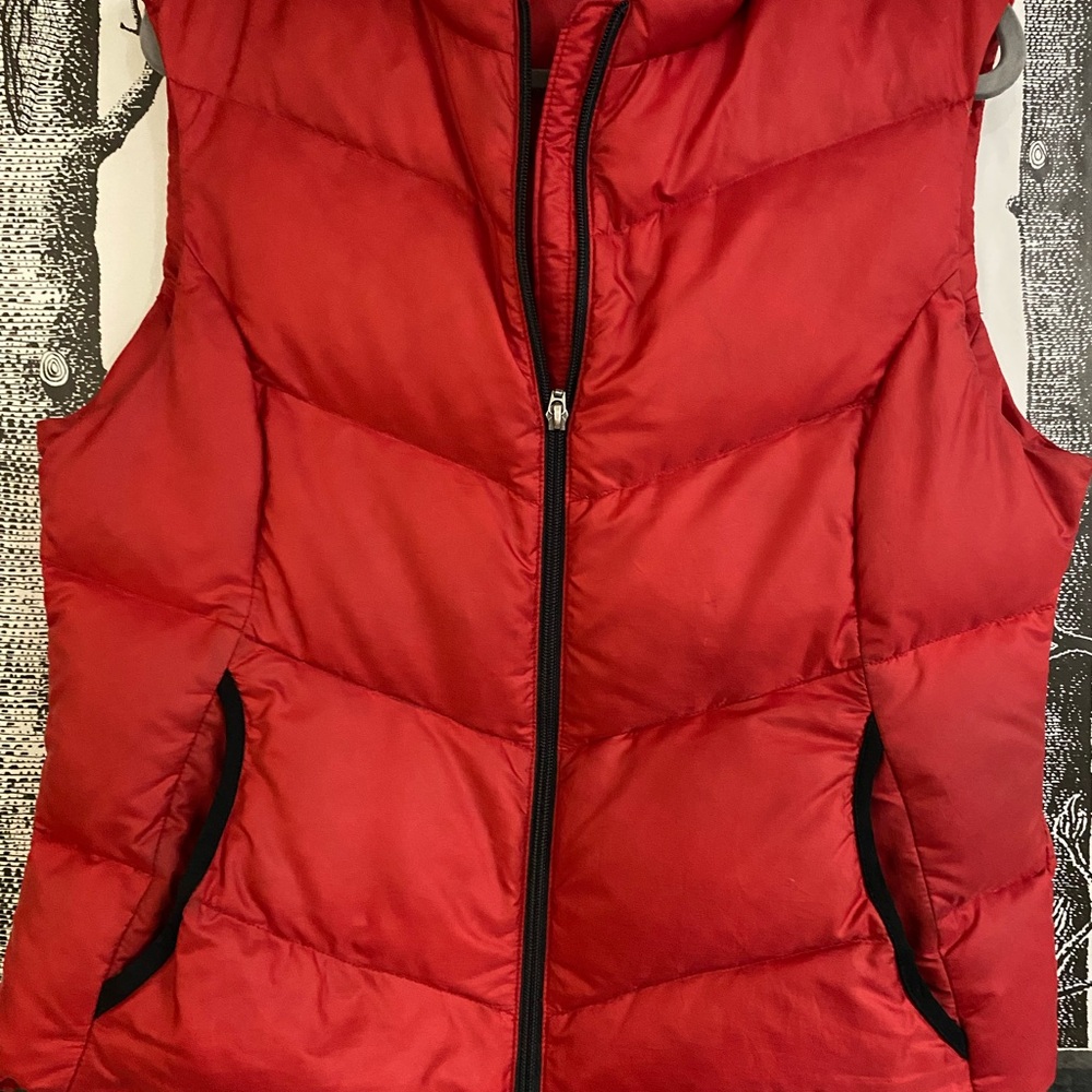 Women's Red Taiga Puffer Vest